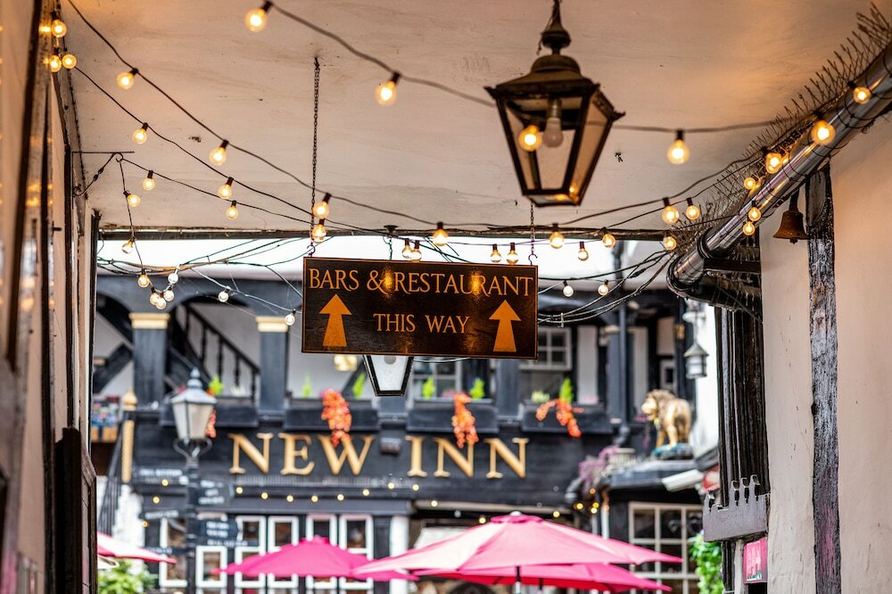 Фото The New Inn by Roomsbooked