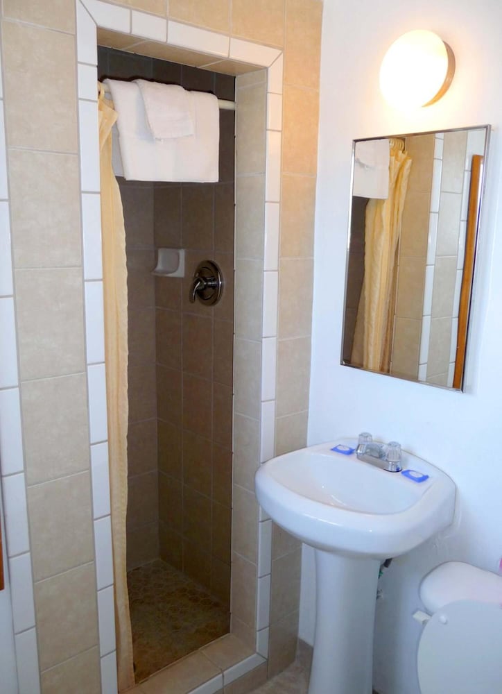 Фото Bayshore Inn Motel