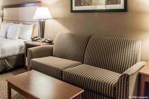 Гостиница Comfort Suites Tallahassee Downtown