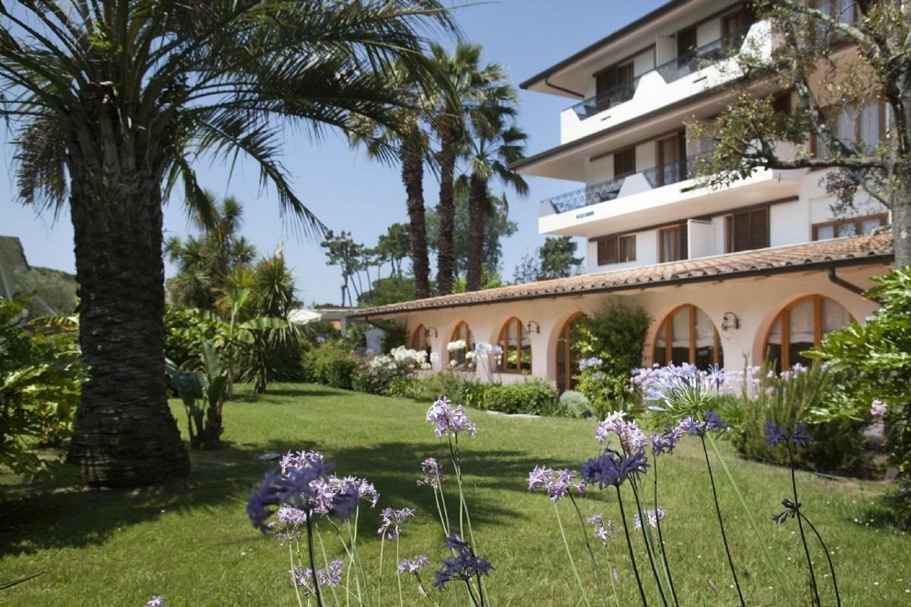 Фото отеля 1