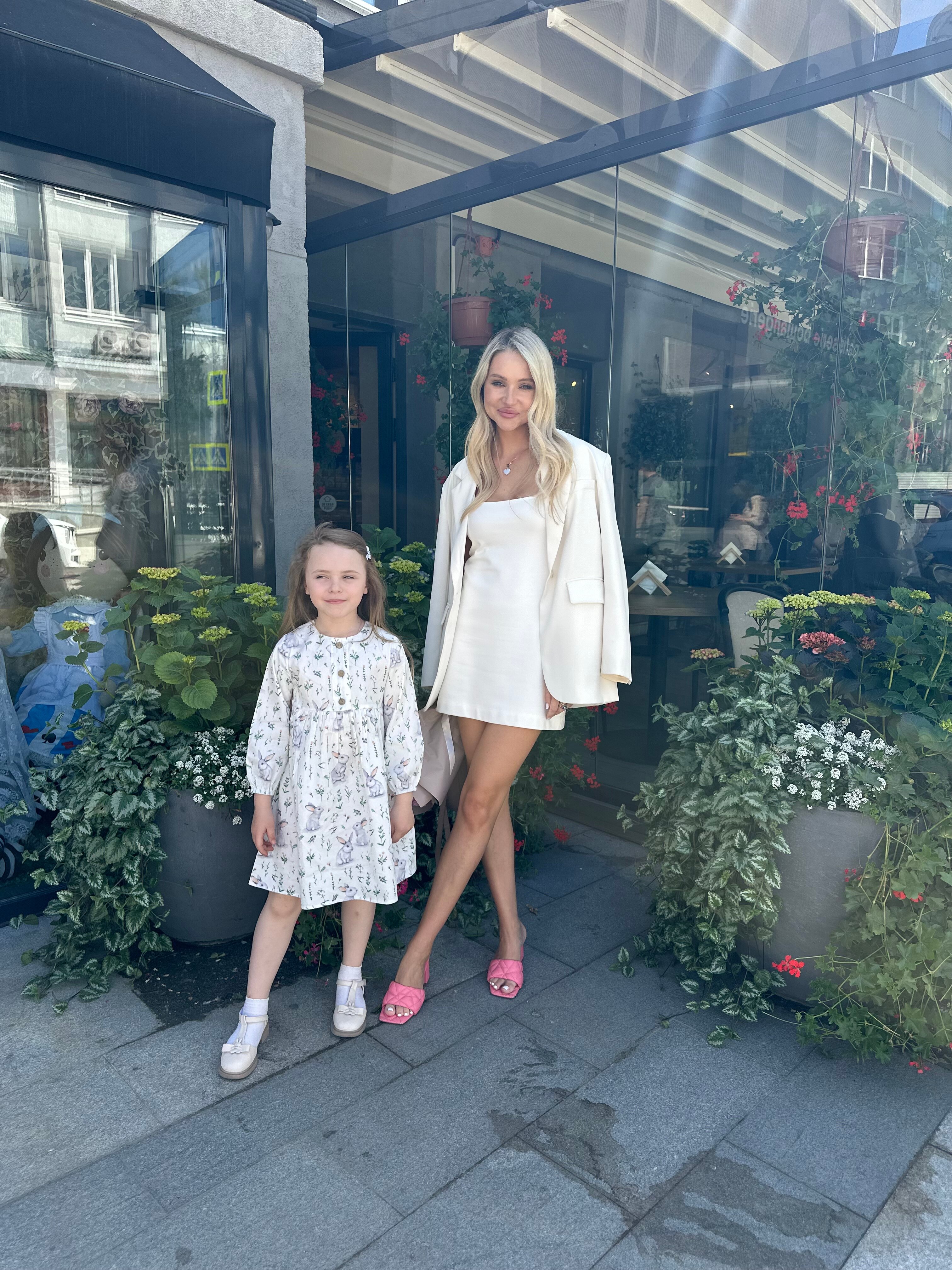 Фото Красный диван