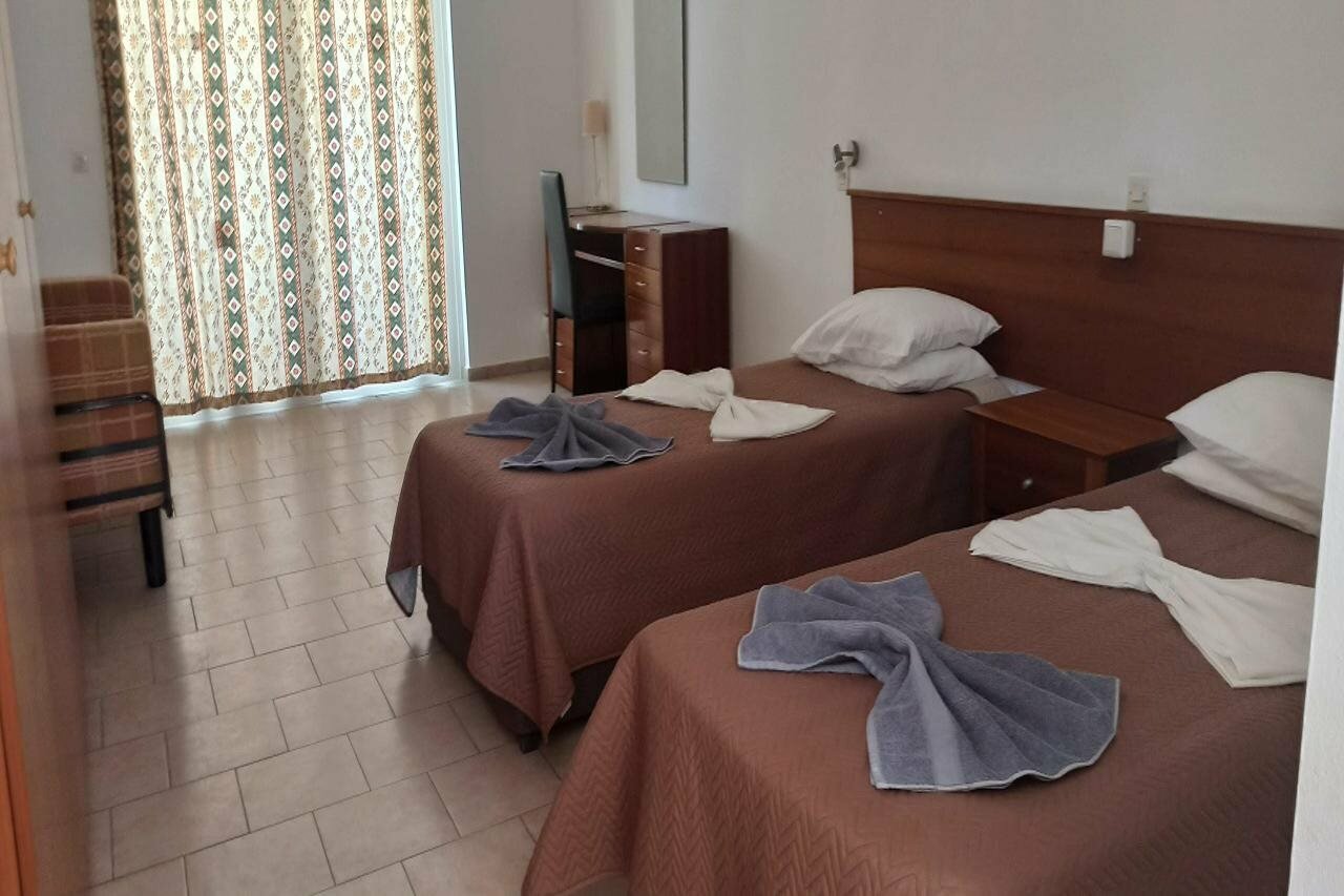 Фото Coliseum Studios & Apartments