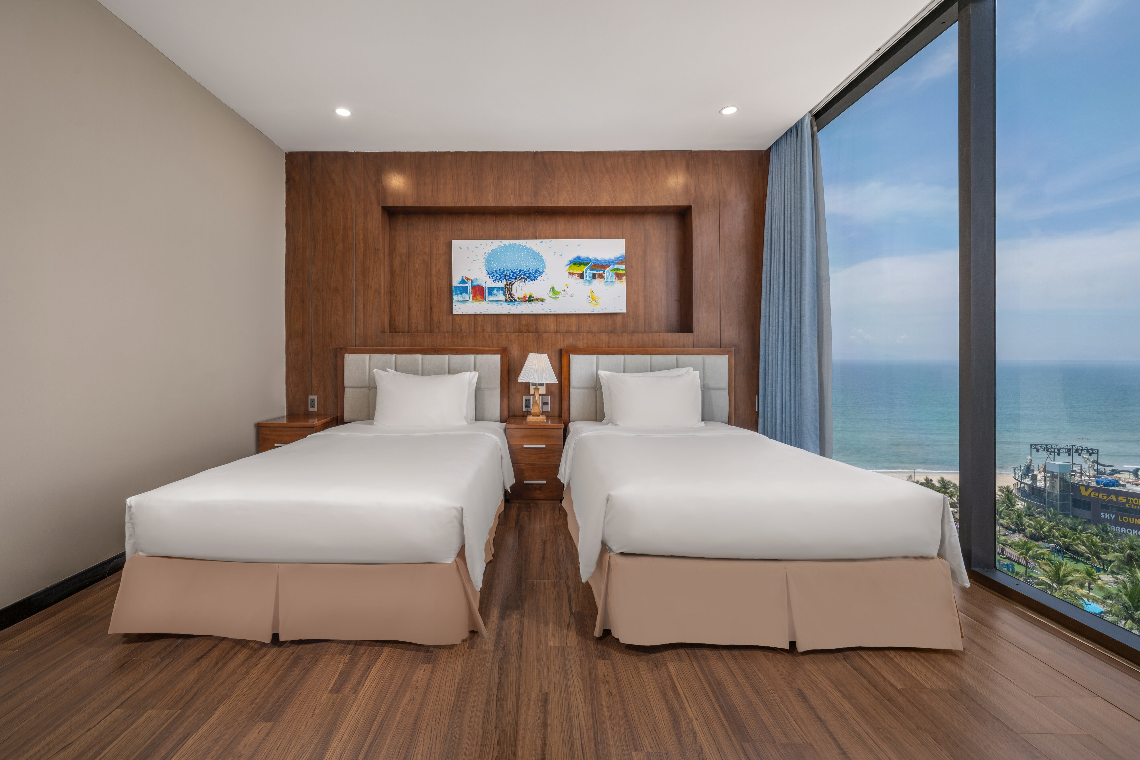 Фото Yarra Ocean Suites Danang