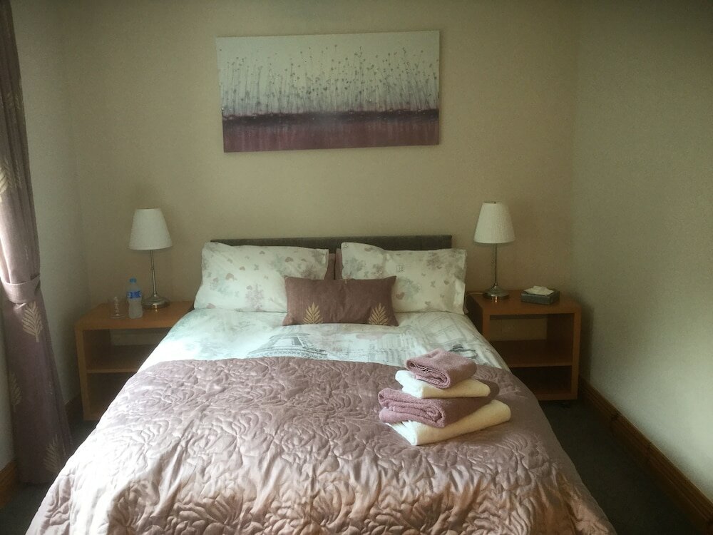 Фото Five Oaks Bed & Breakfast