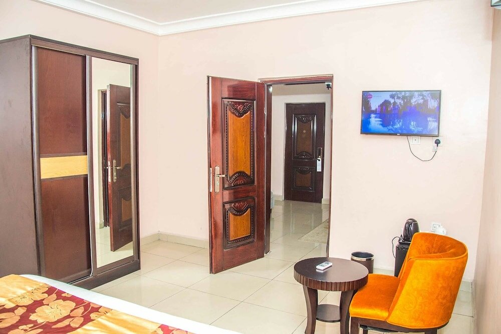 Фото Royal Crest Hotel & Suites