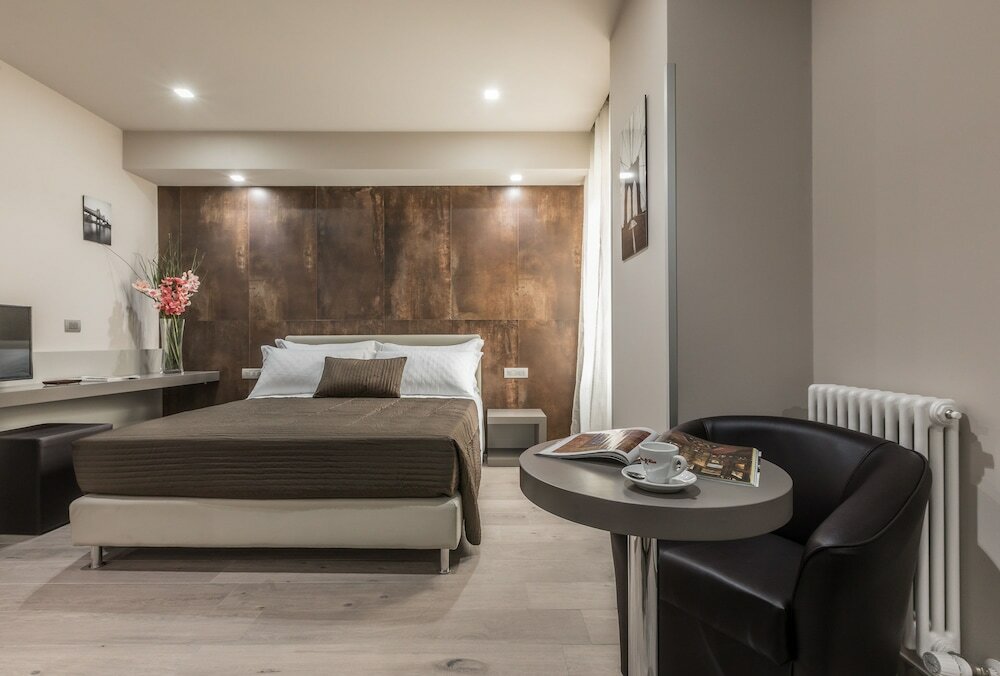 Фото Astoria Deluxe Rooms