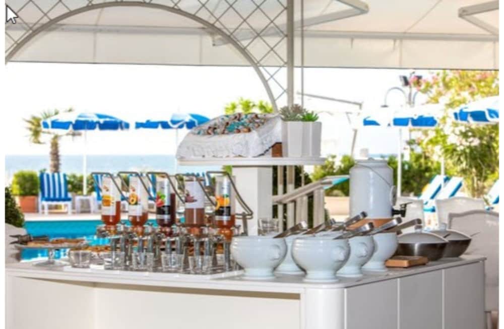 Фото Hotel Plaza Esplanade