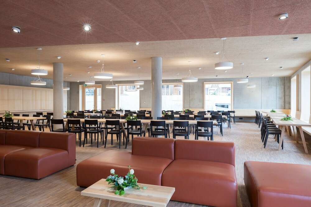 Фото Youth Hostel Gstaad Saanenland