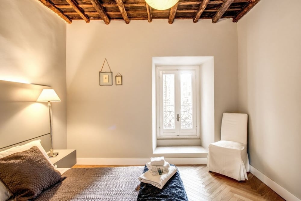 Фото Trevi Fountain Superior 3 bdr apartment