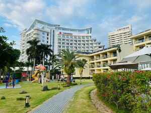 Гостиница Landscape Beach Hotel Sanya в Санье