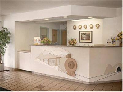 Фото Super 8 by Wyndham Revelstoke Bc