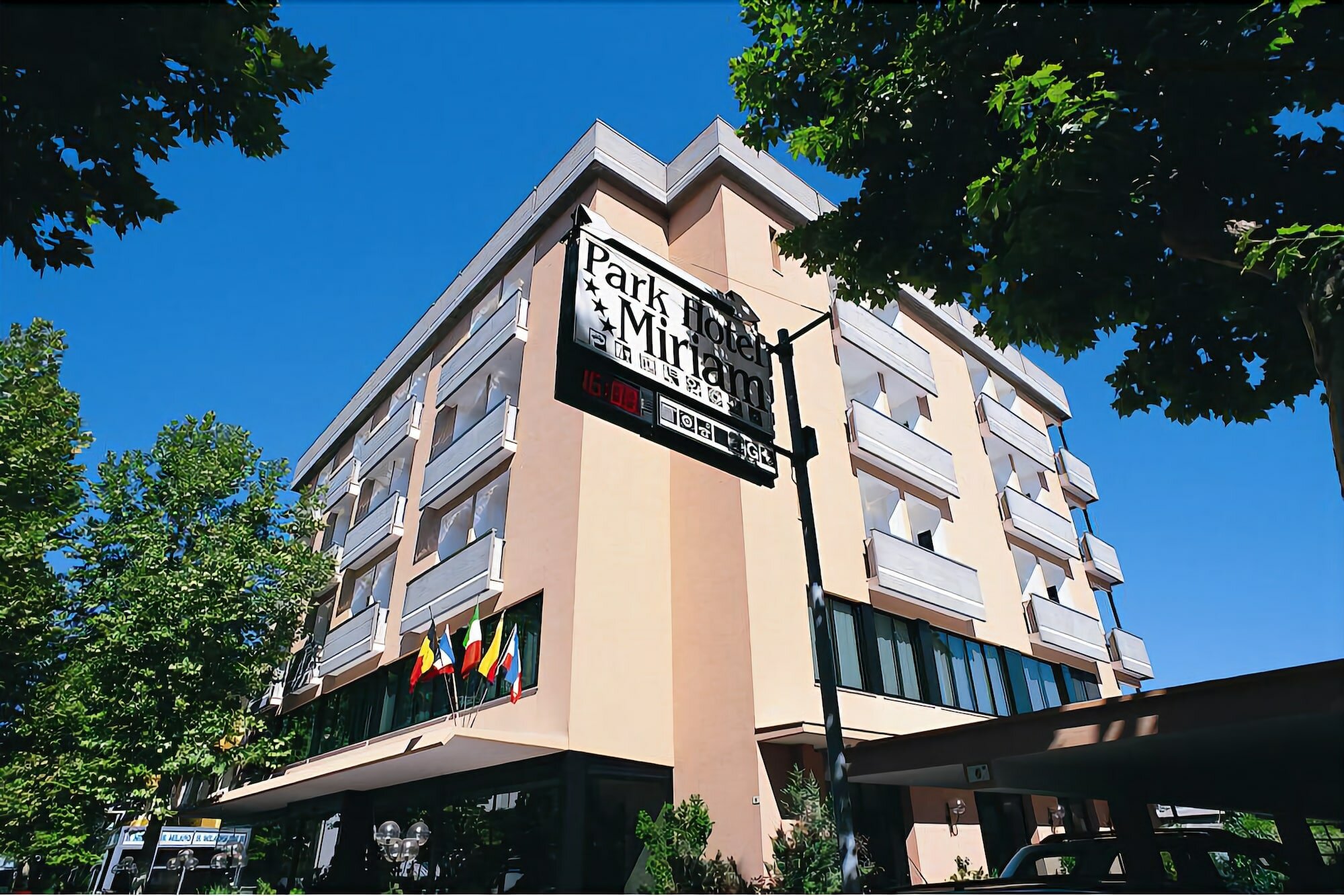 Фото отеля 2