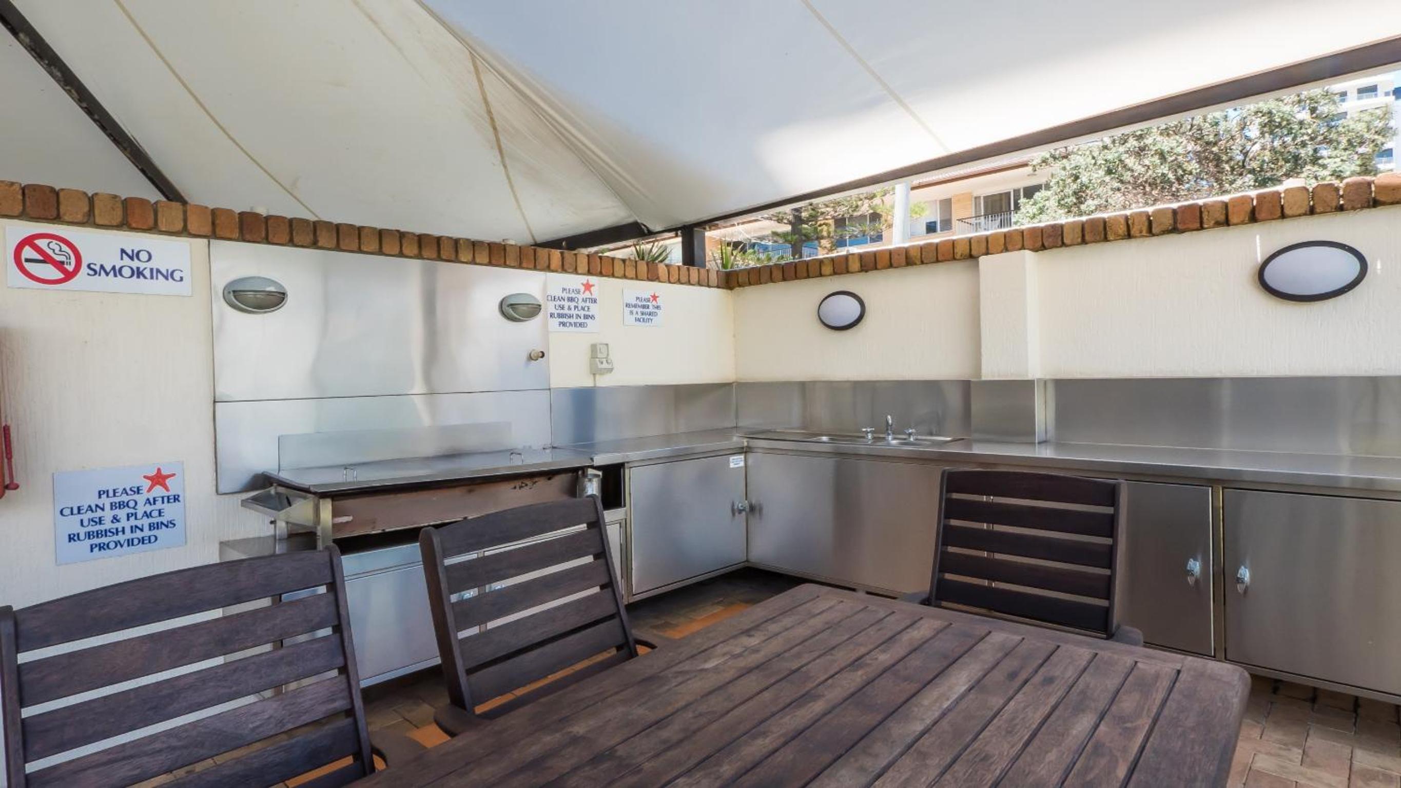 Фото Boulevard North Holiday Apartments