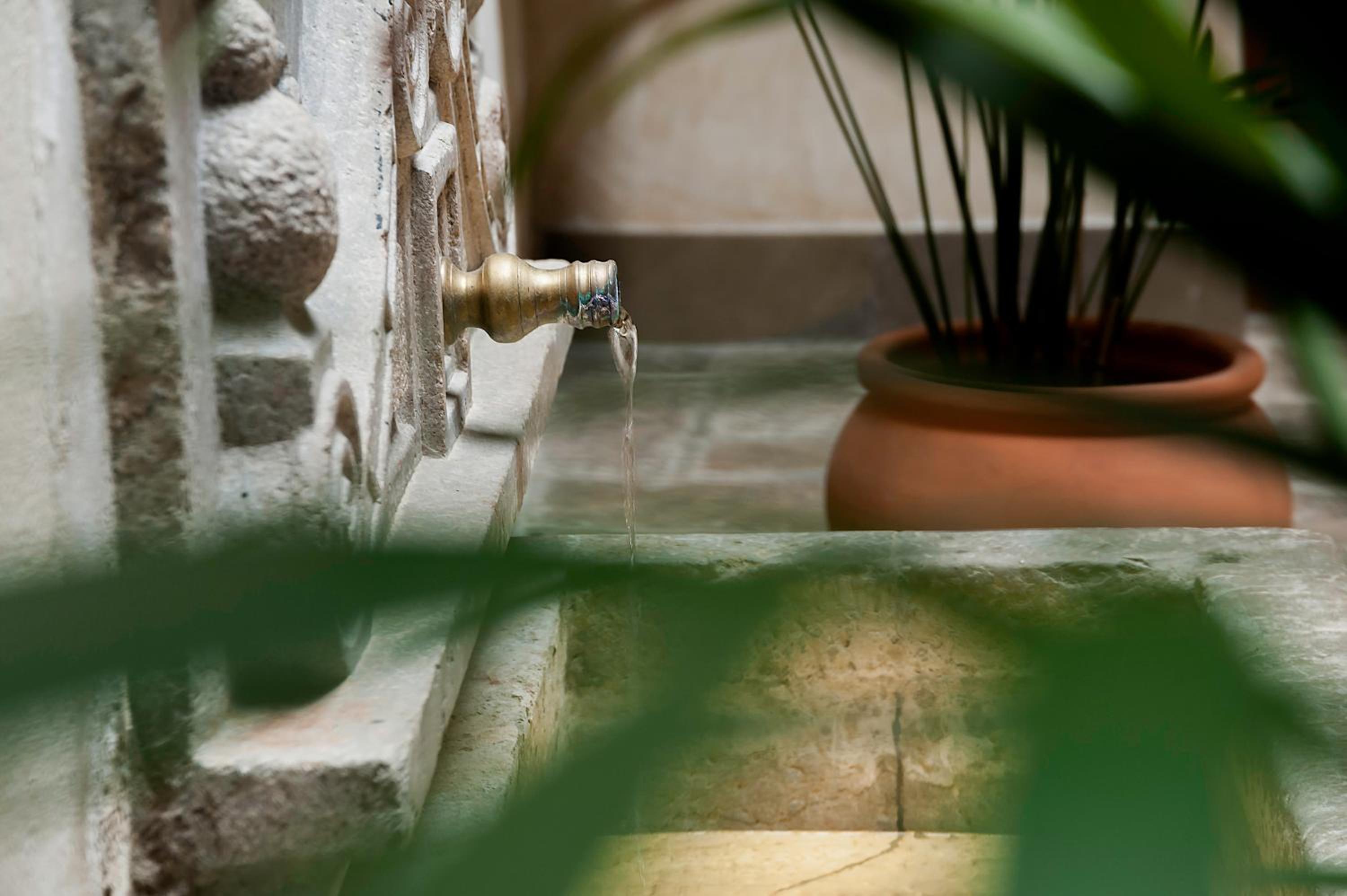 Фото Hotel Mercader de Sedas