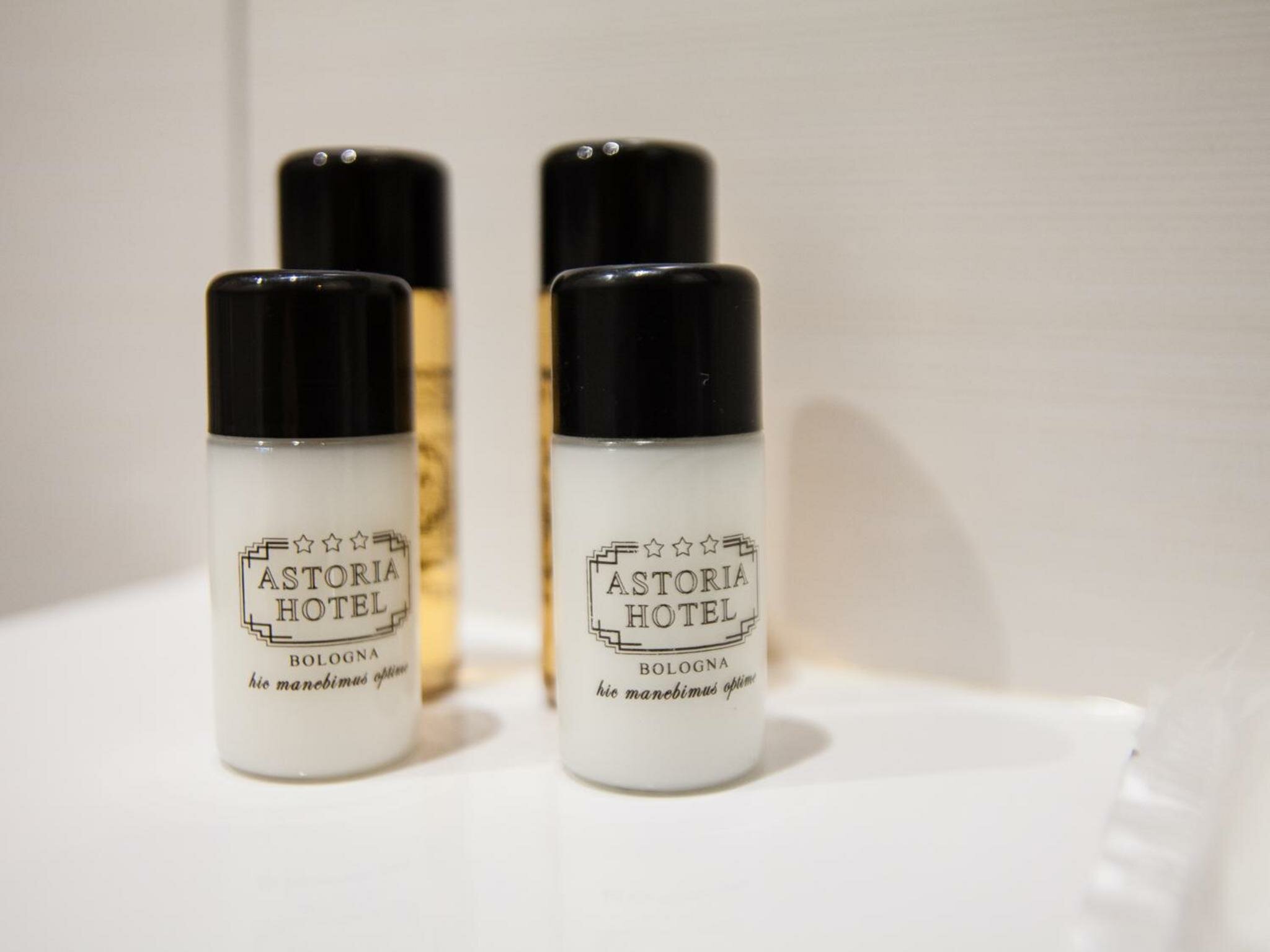 Фото Astoria Suite Apartments