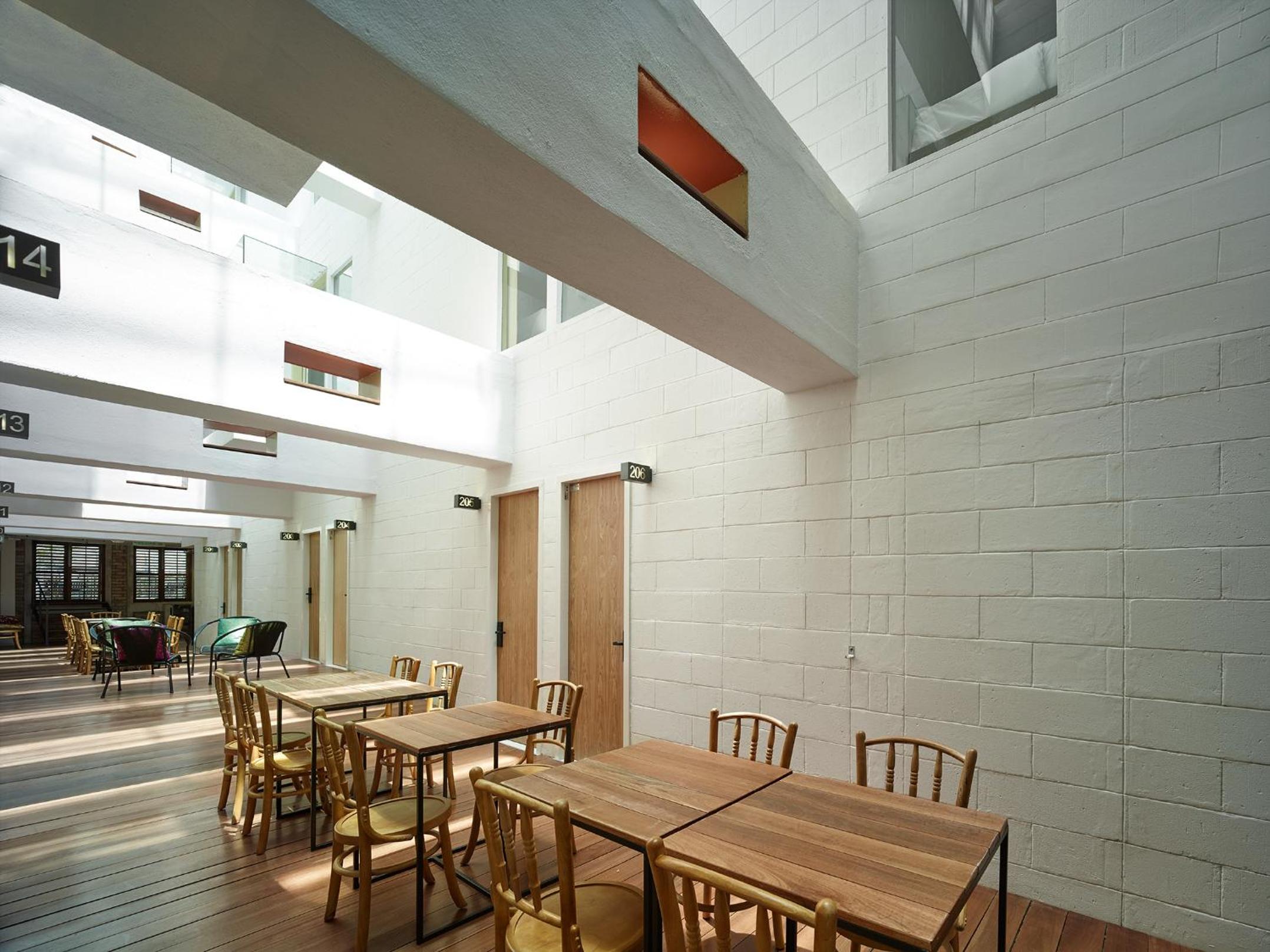 Фото Lantern Hotel