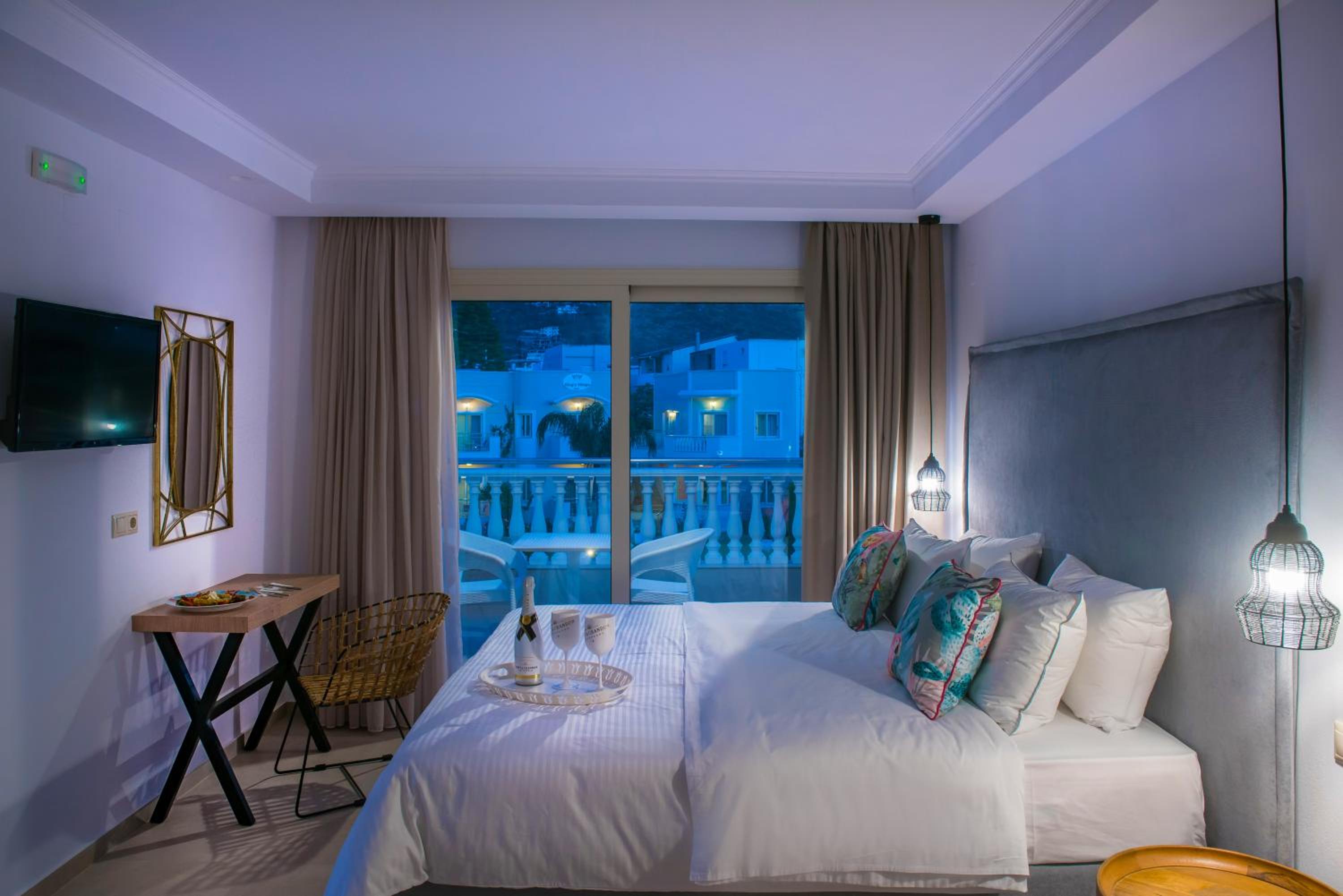 Фото Sarpidon Apartments