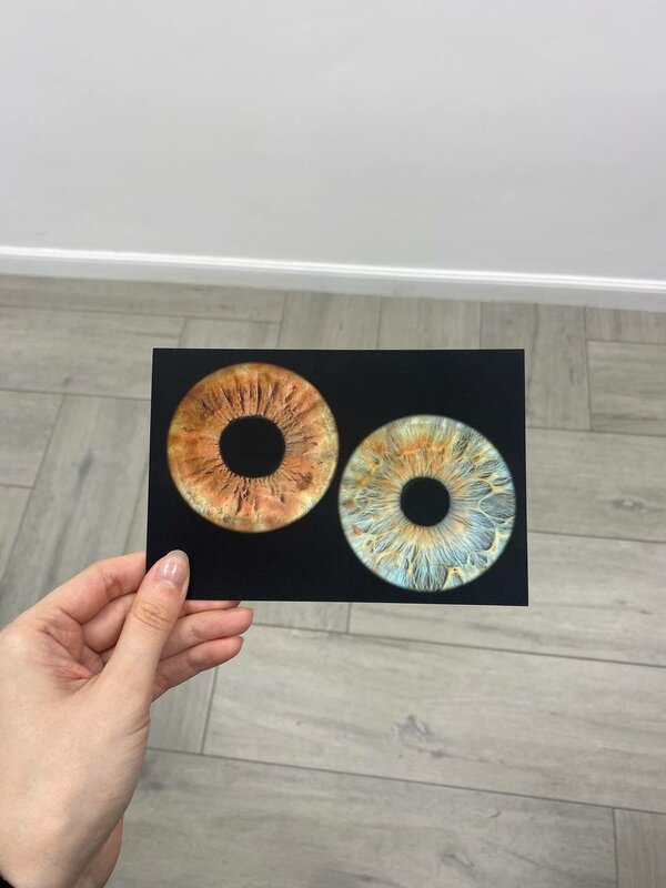 Porno squats va ulkan xoroz ustida sakrab