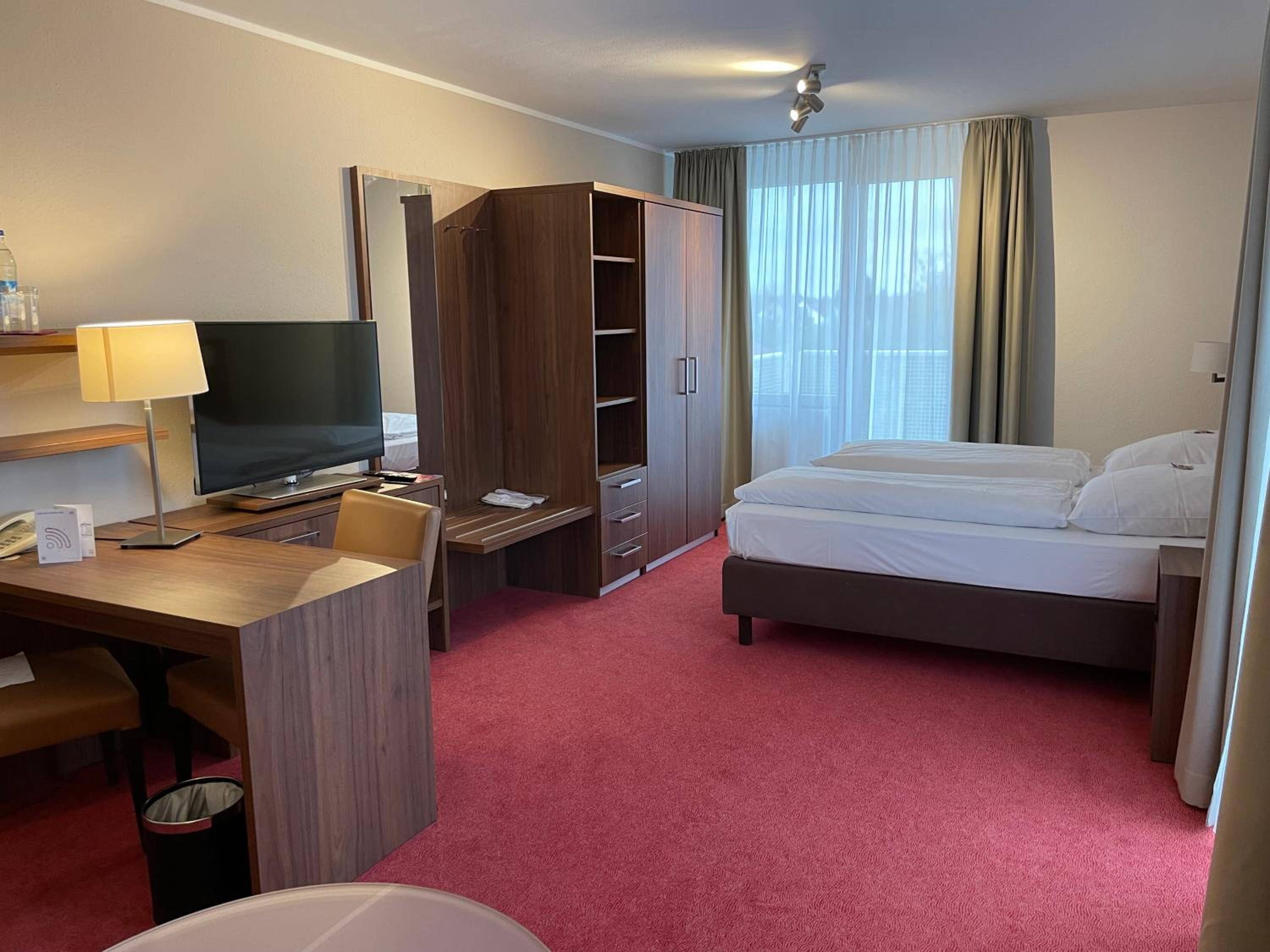 Фото Hotel Gästehaus Forum am Westkreuz