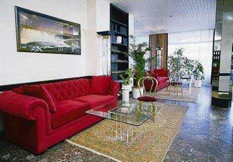 Гостиница Montree Hotel в Мюнхене