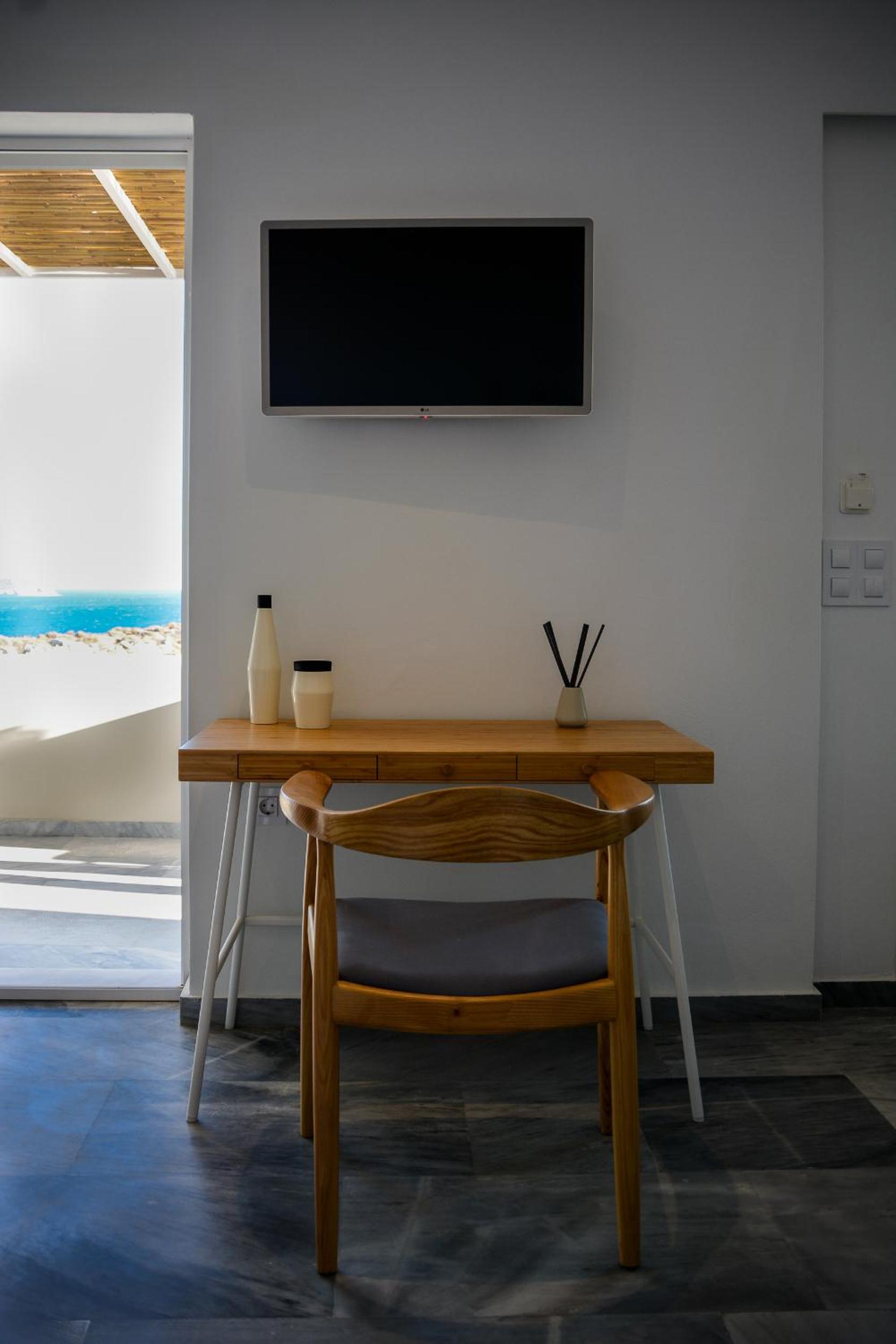 Фото Pharos Apartments