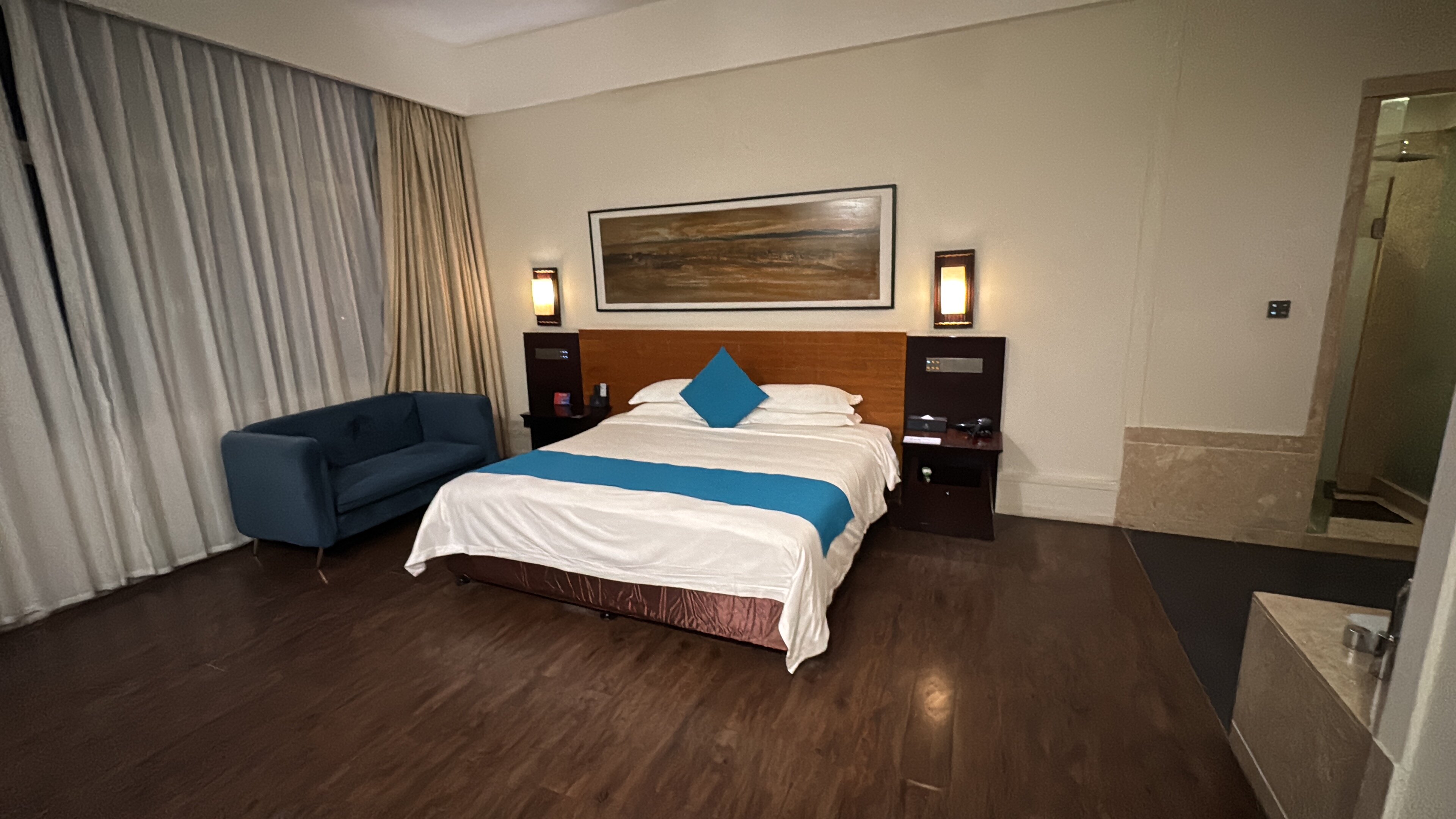 Фото Shengyi Holiday Villa Hotel & Suites Sanya 