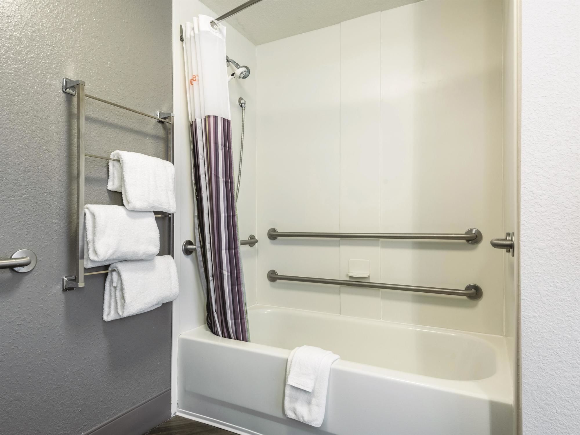 Фото La Quinta Inn & Suites by Wyndham Orlando Lake Mary