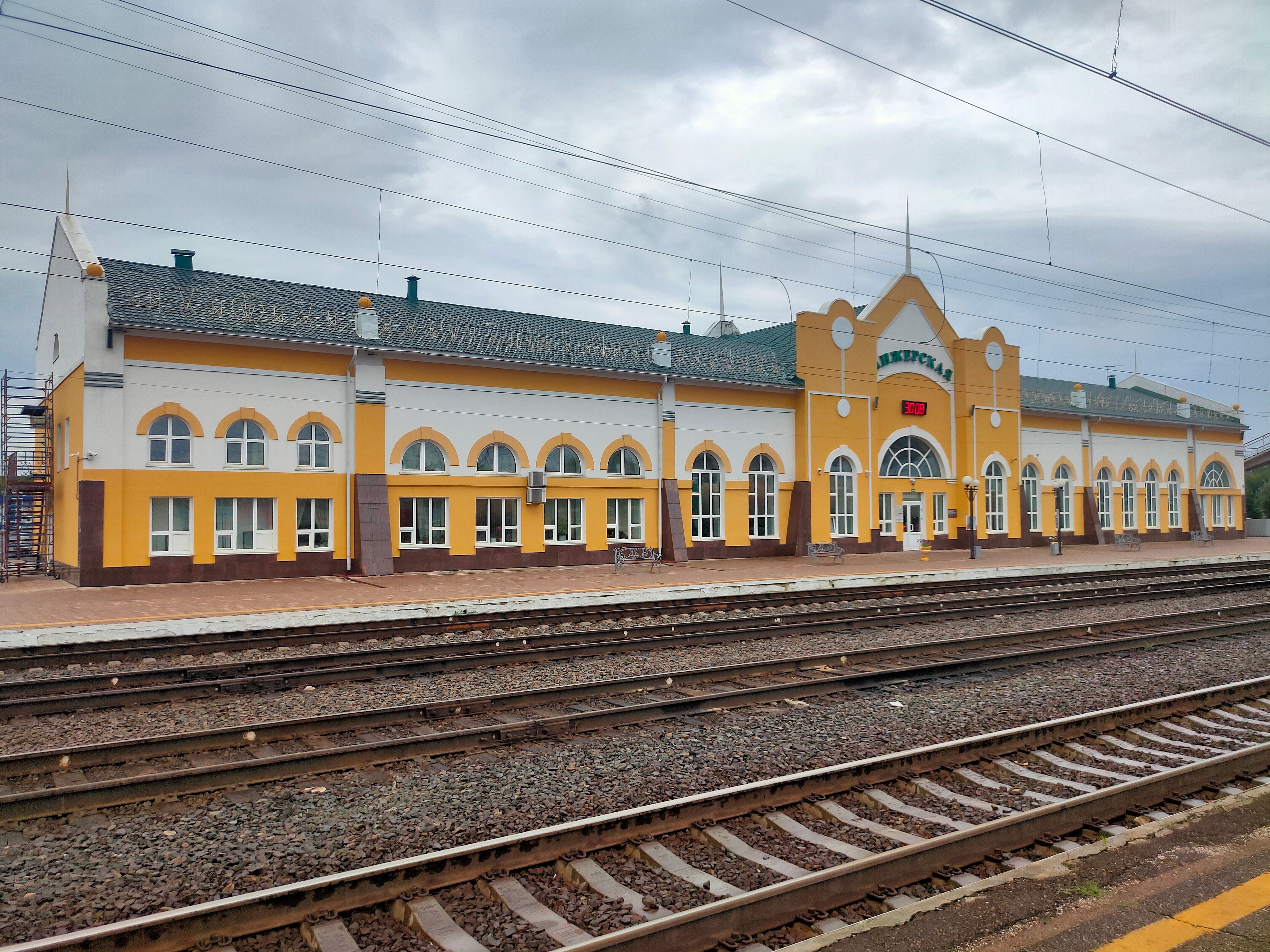 Әйелімді бірге сиқытып жатқан үйдегі фото