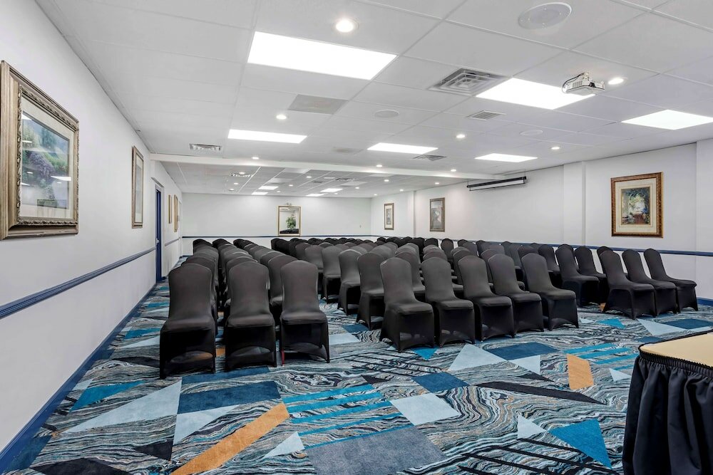Фото Best Western Rutgers University Hotel