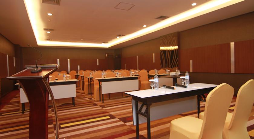 Фото The Falatehan Hotel