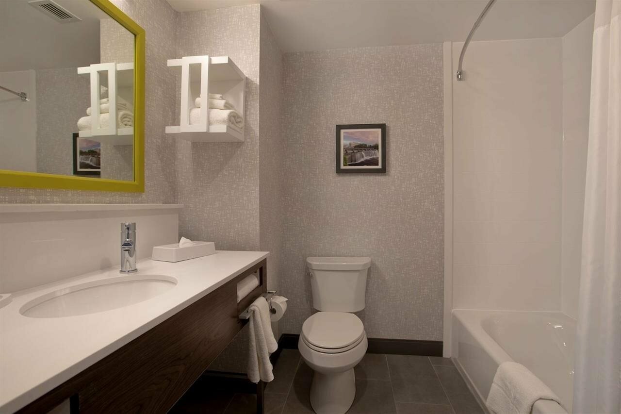 Фото Hampton Inn & Suites Ottawa West