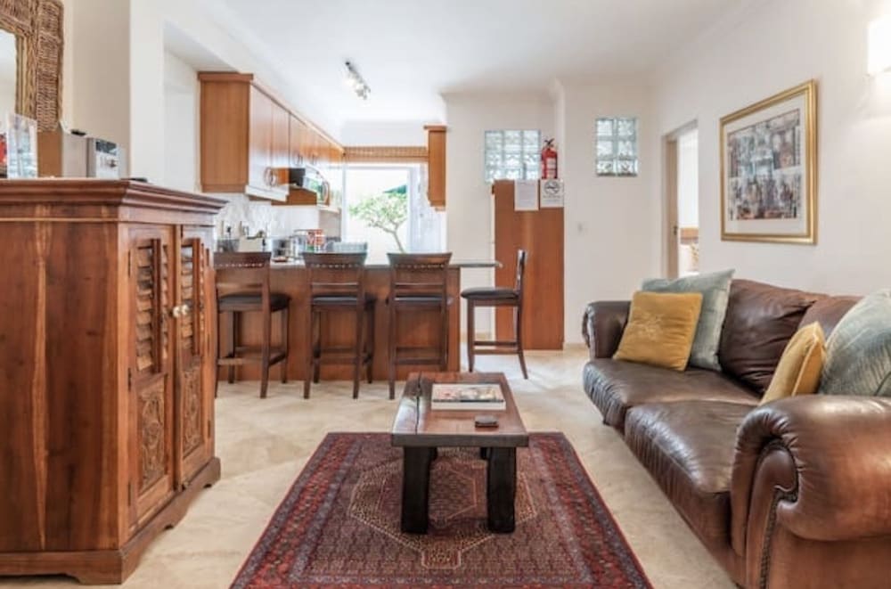 Фото Bantry Beach Luxury Suites