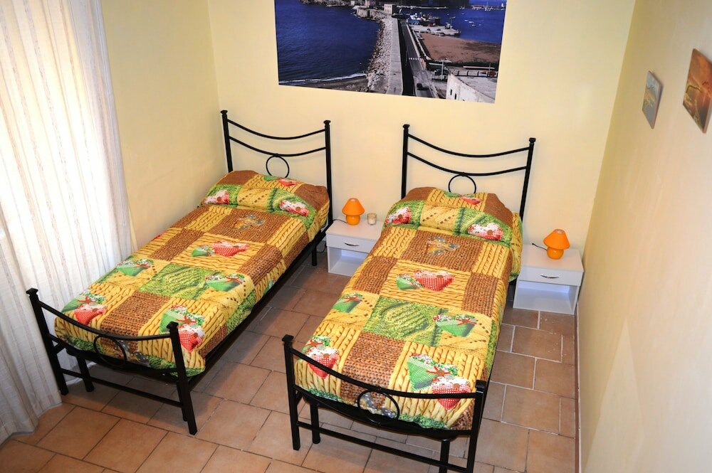 Фото Napoli Station B&b