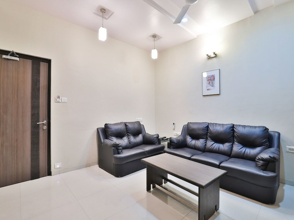 Фото Capital O 1271 Hotel Raajpath