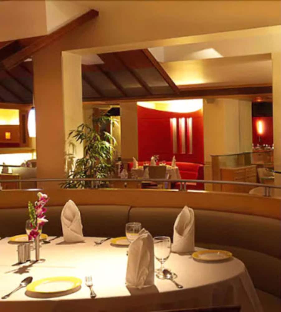 Фото The Royal Orchid