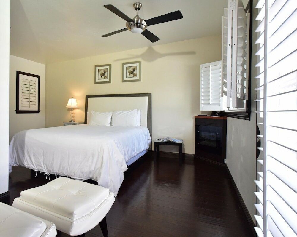 Фото Malibu Country Inn