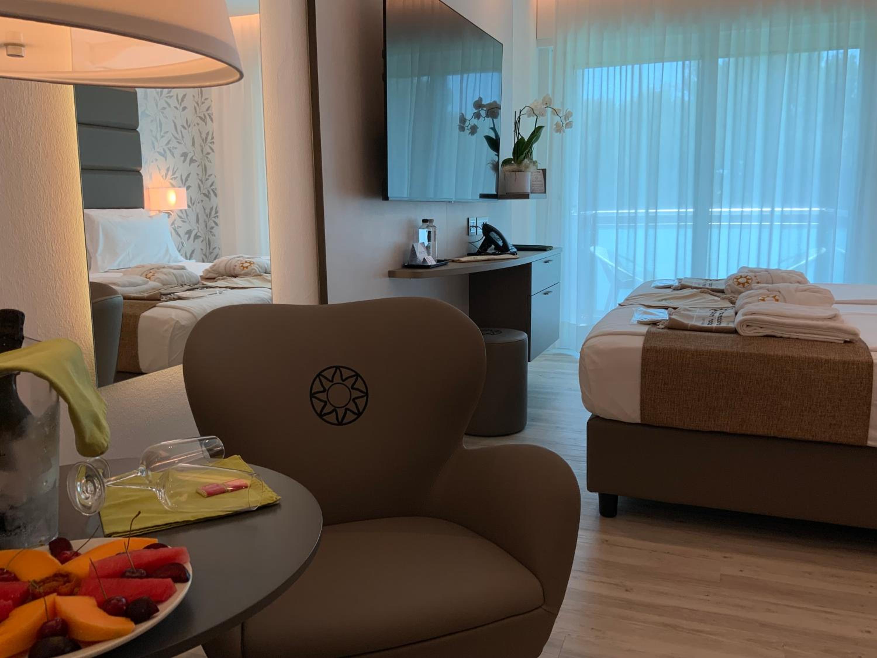 Фото International Beach Hotel