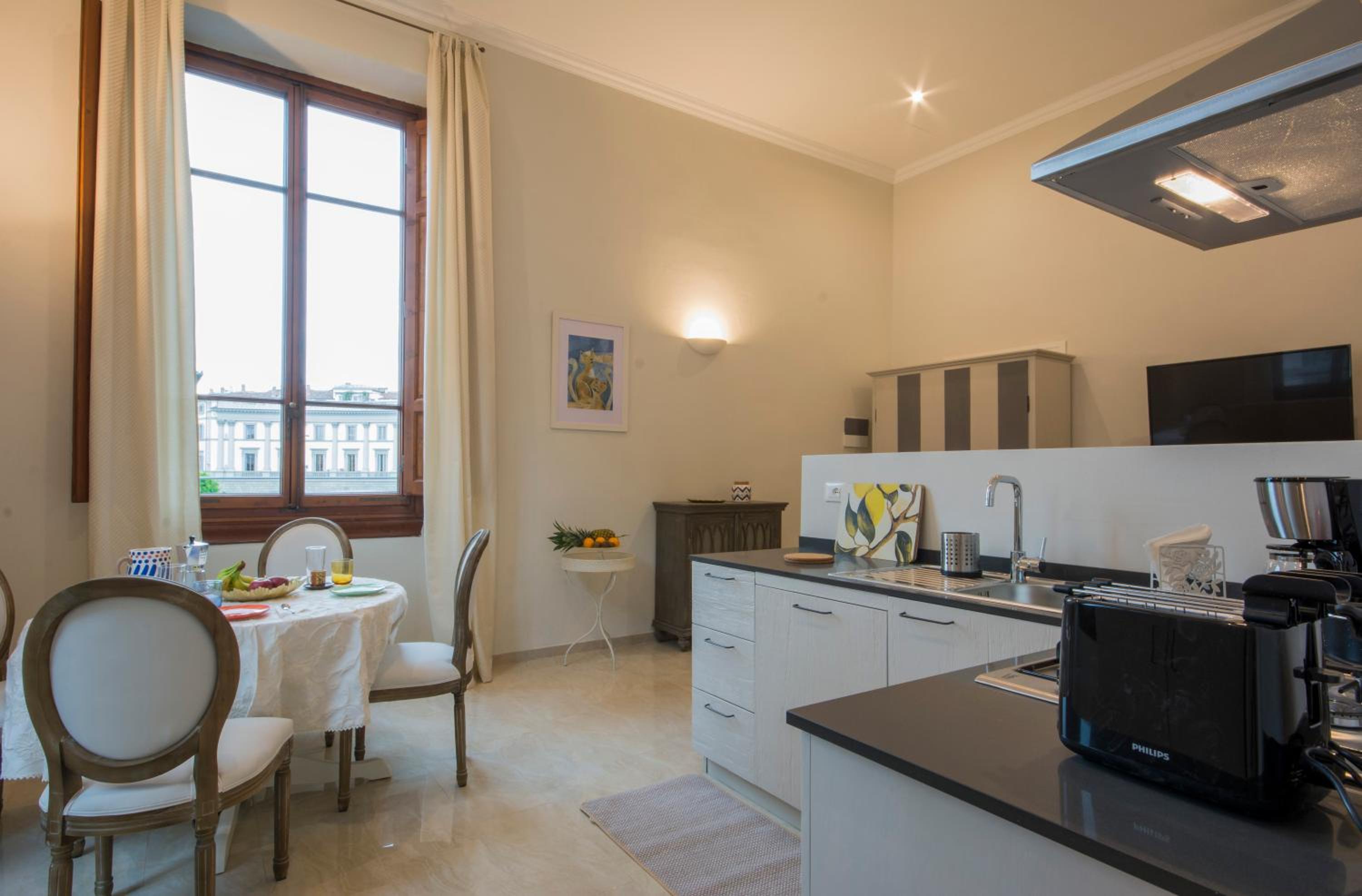 Фото Iris Apartments