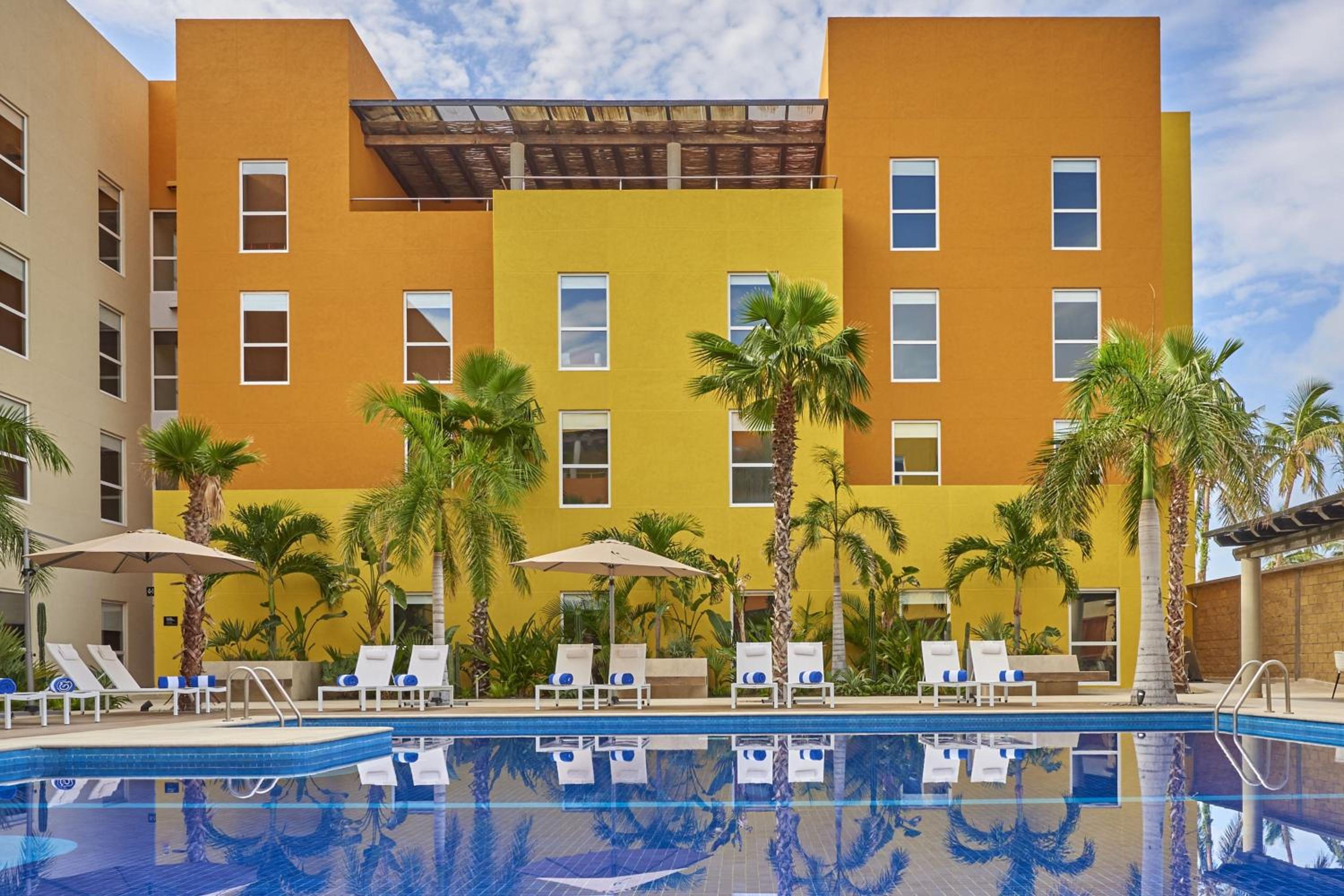 Фото City Express Suites by Marriott Cabo San Lucas