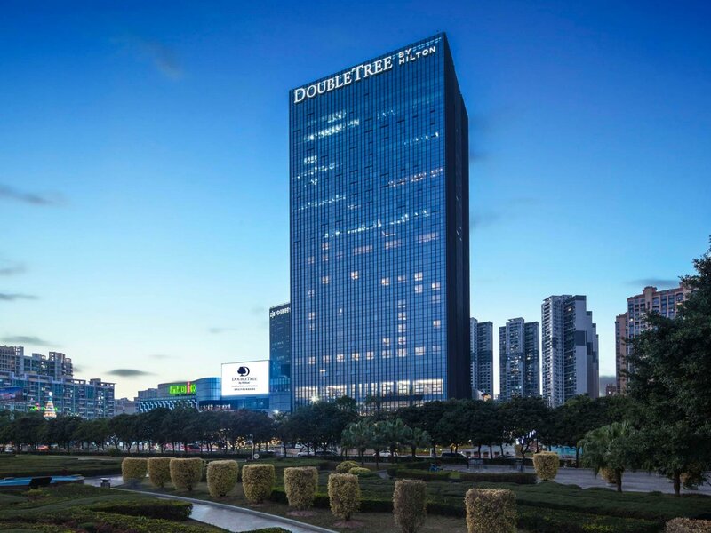 Гостиница DoubleTree by Hilton Hotel Shenzhen Longhua в Шэньчжэне