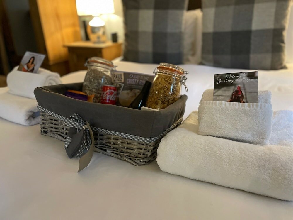 Фото Stonehenge Cottages