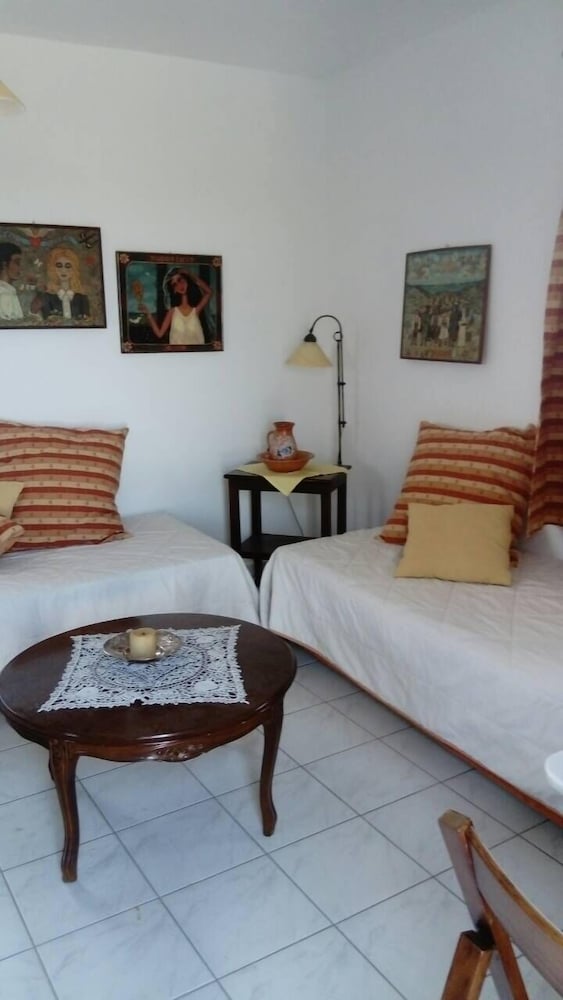 Фото Charouda Stone Tower