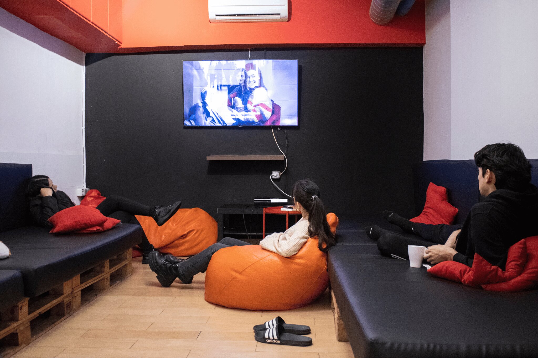 Фото Onefam Les Corts Hostel Barcelona