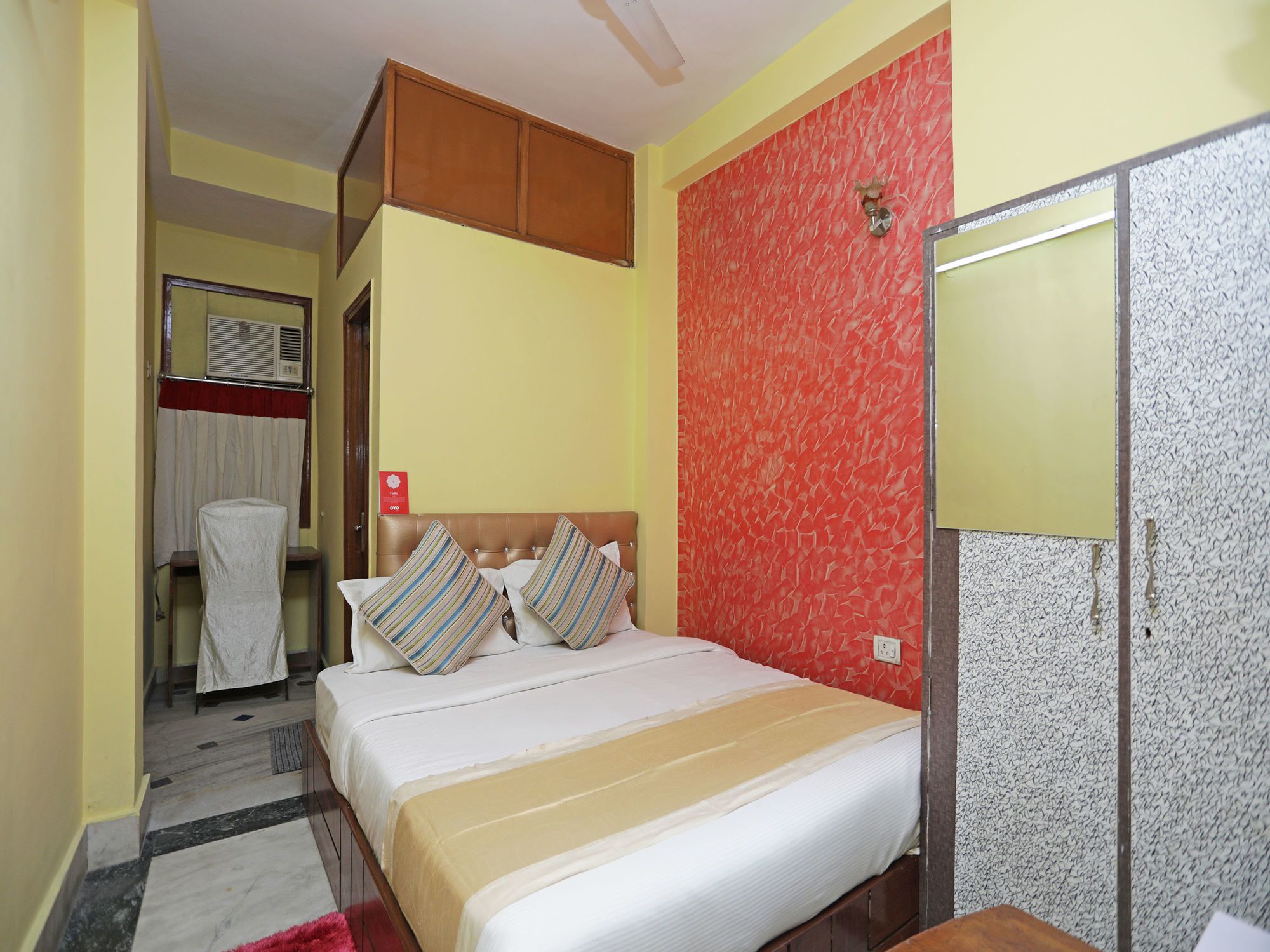 Фото Oyo 12190 Blue Umbrella