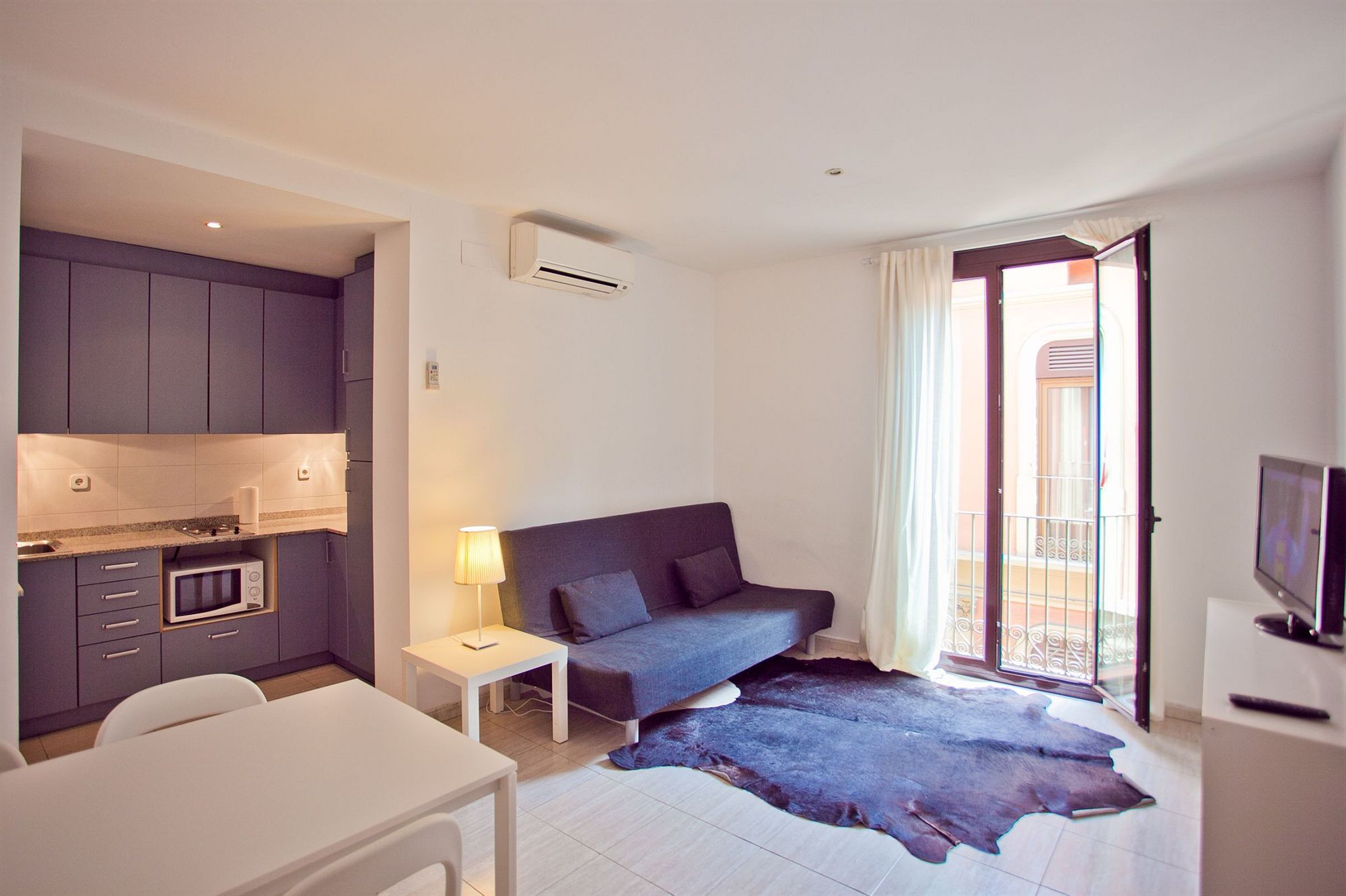 Фото Las Ramblas Pasaje Bacardi Apartments