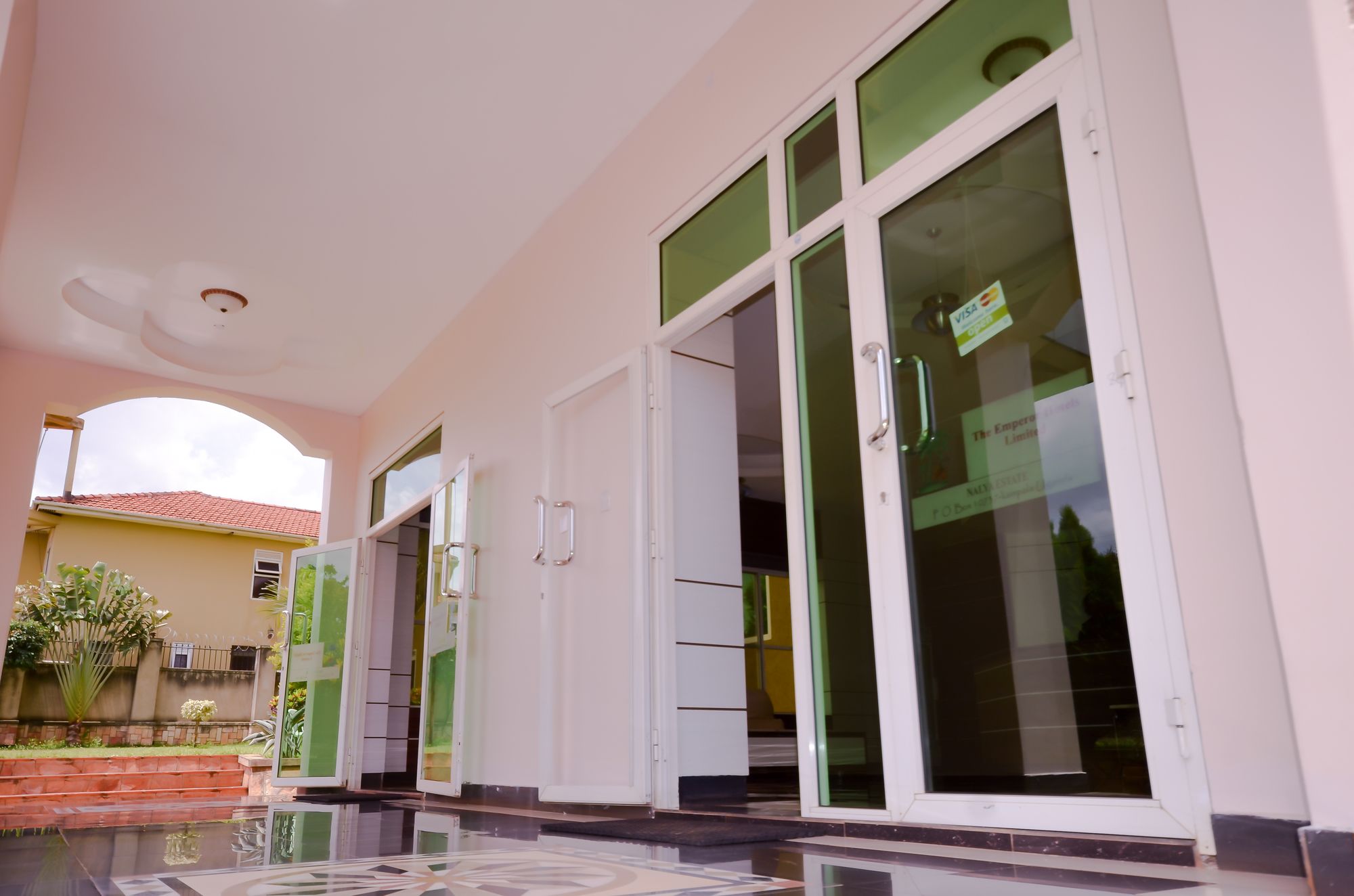 Фото Emperor Hotels