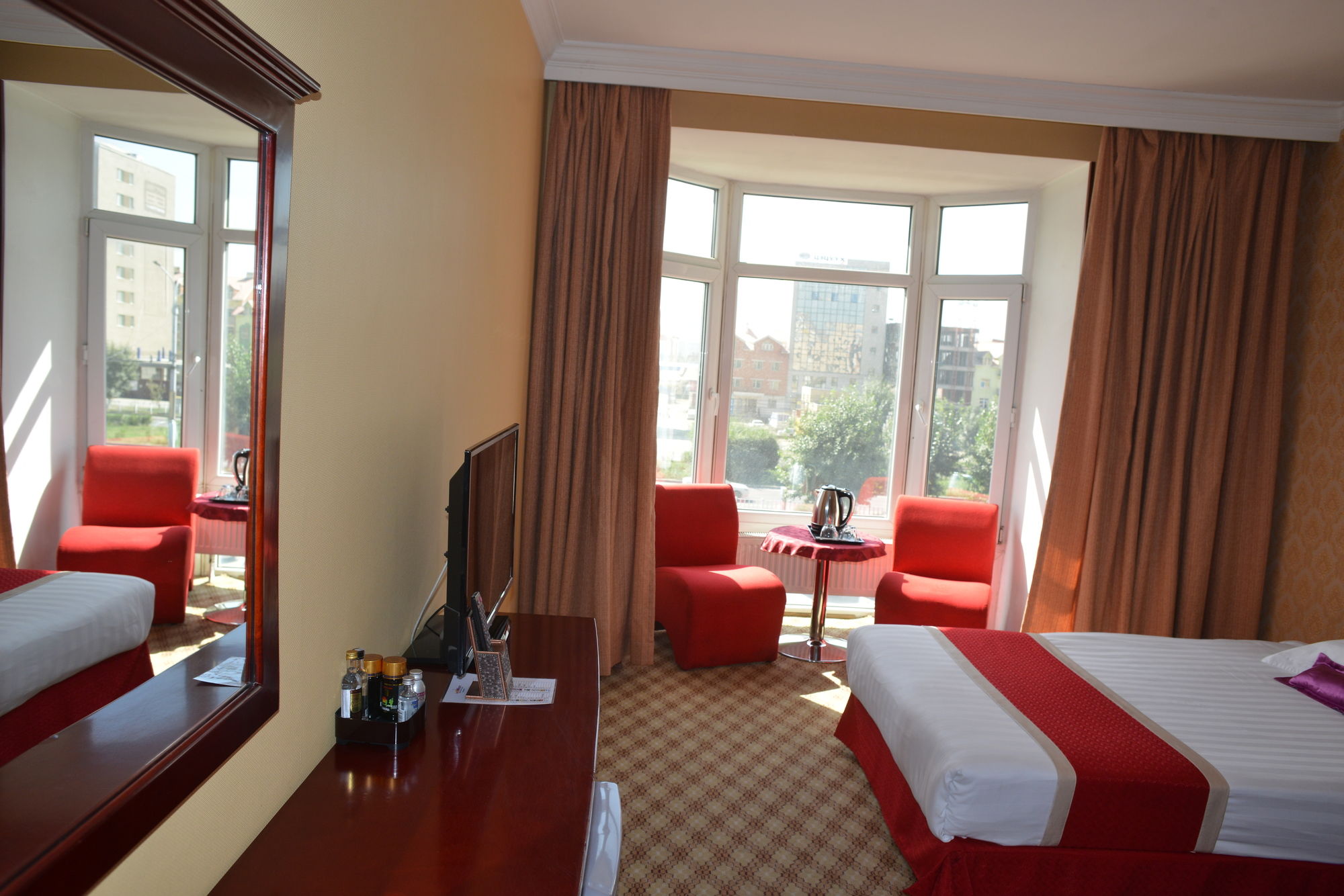 Фото New West Hotel