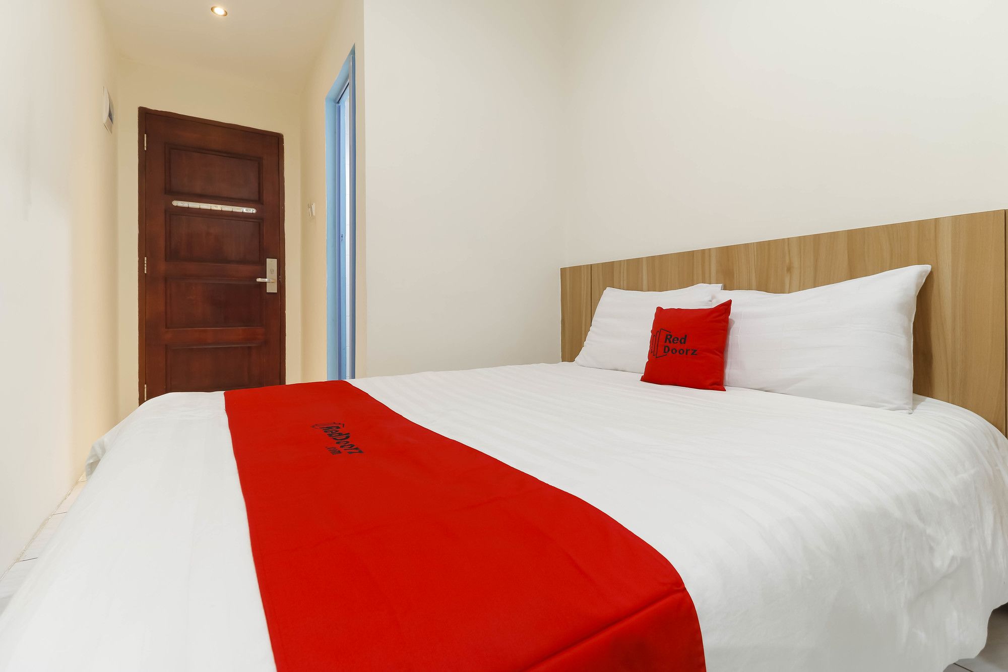 Фото RedDoorz @ Nagoya Indah