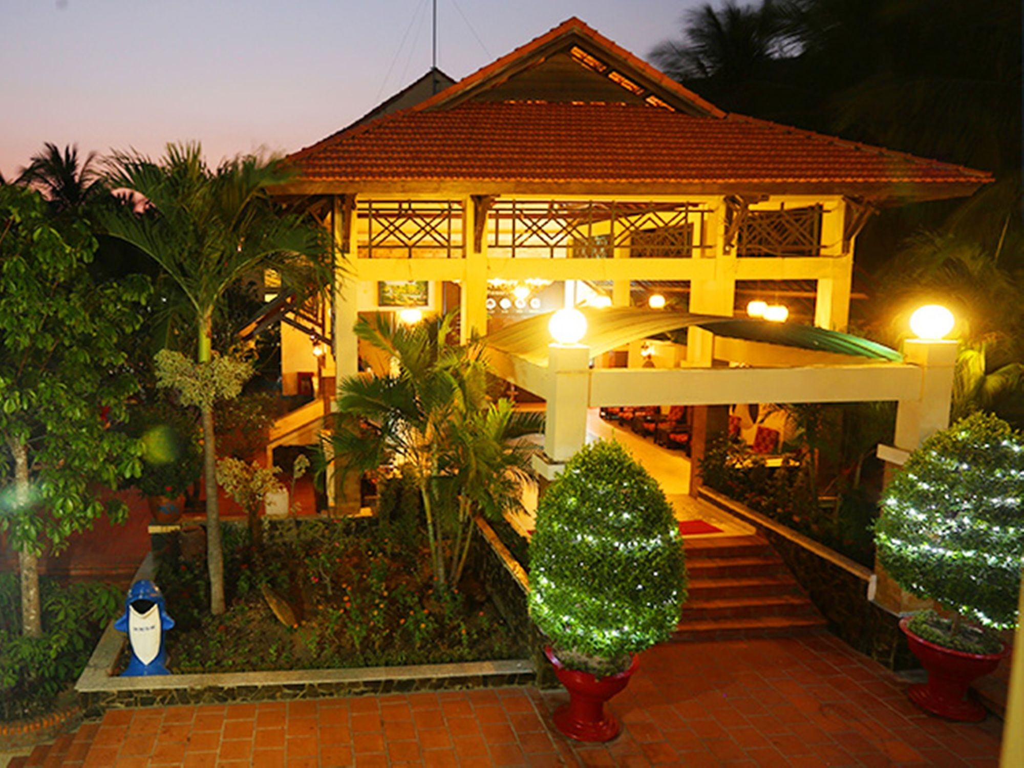 Фото Hon Rom Central Beach Resort