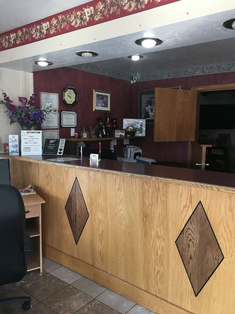 Фото Red Carpet Inn Medford